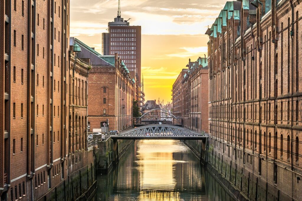 Hamburg 2976711 1280 1024x682